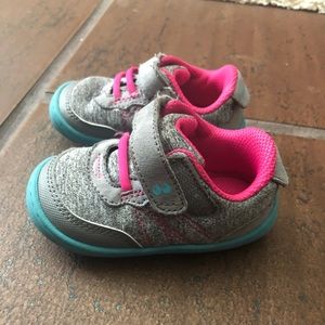 Surprise by Stride Right size 4 girls shoes